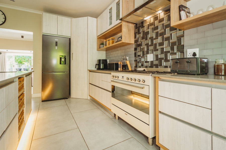 5 Bedroom Property for Sale in Heather Park Western Cape